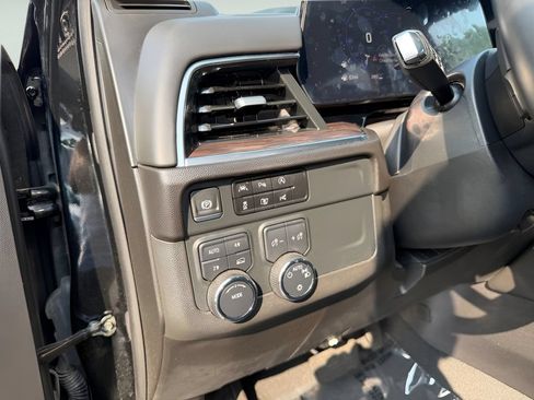 Used 2025 Chevrolet Suburban LS AWD/4WD image 21
