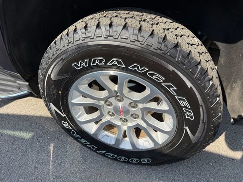 Used 2018 GMC Yukon SLT image 21