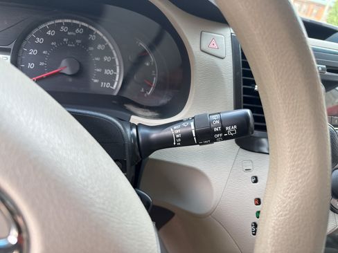 Used 2013 Toyota Sienna LE w/ Towing Pkg FWD image 19