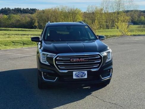 Used 2024 GMC Terrain SLT AWD/4WD image 3