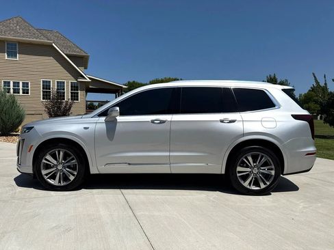 Used 2020 Cadillac XT6 Premium Luxury image 2