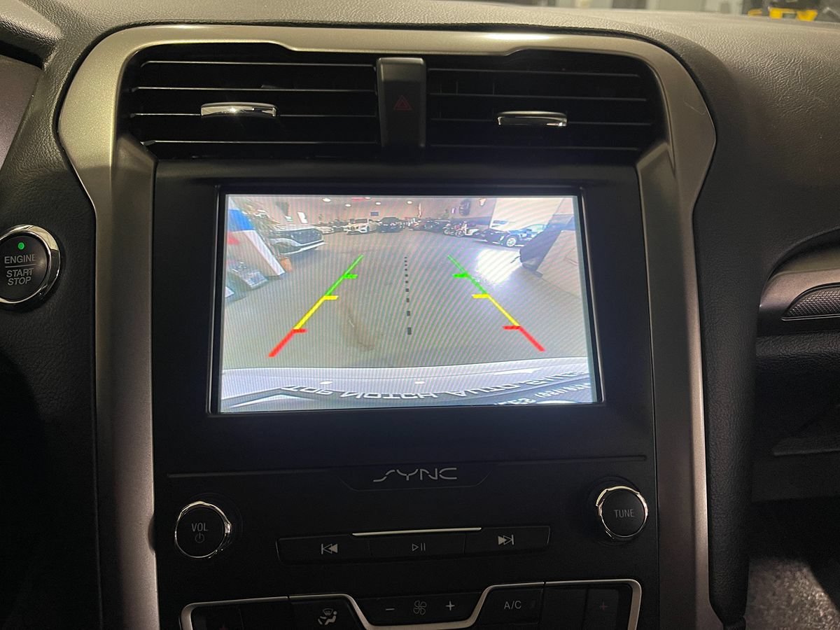 Used 2019 Ford Fusion SE FWD image 10