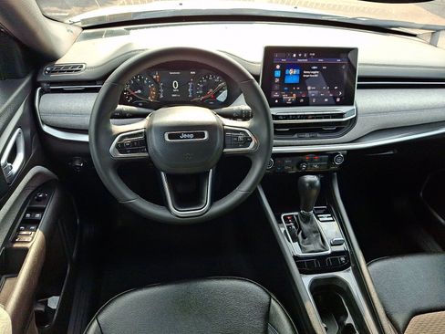 Used 2024 Jeep Compass Latitude AWD/4WD image 11