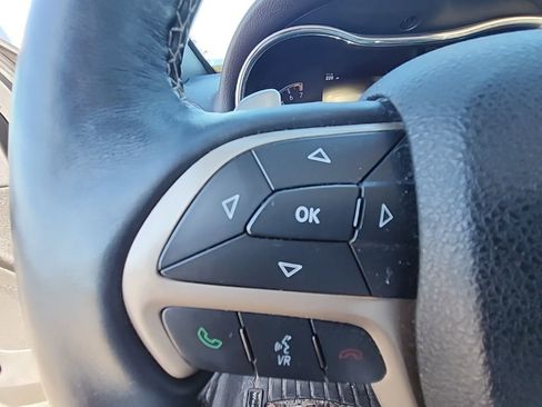 Used 2017 Jeep Grand Cherokee Limited image 12