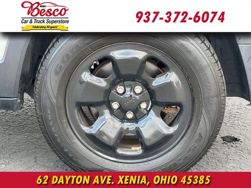 Used 2016 Jeep Cherokee Sport image 7