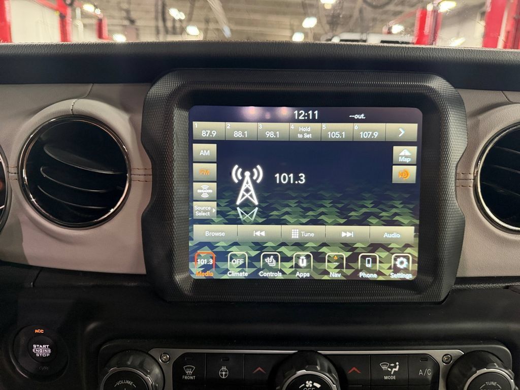Used 2022 Jeep Wrangler Unlimited Sahara AWD/4WD image 38