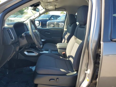 Certified 2024 Nissan Frontier SV image 11