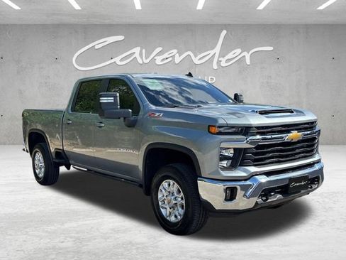 Used 2024 Chevrolet Silverado 2500 LT AWD/4WD image 2