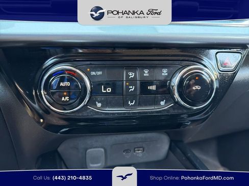Used 2025 Chevrolet Trax LT w/ LT Convenience Package FWD image 12