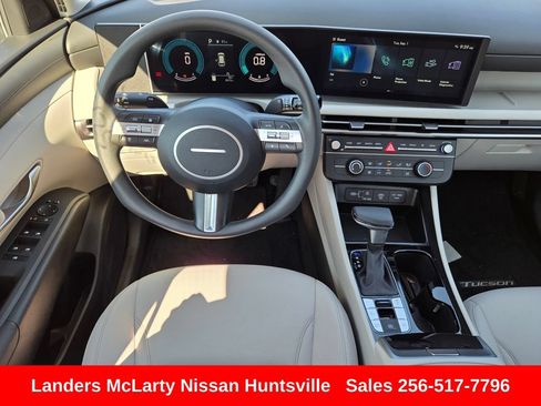Used 2025 Hyundai Tucson SE FWD image 15