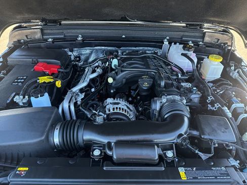 Certified 2025 Jeep Gladiator Sport image 30