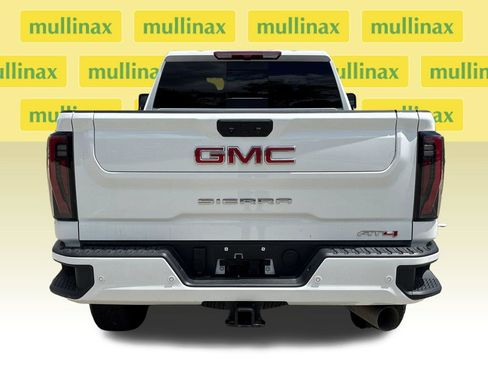 Used 2025 GMC Sierra 2500 AT4 AWD/4WD image 6