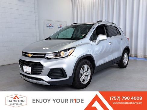 Used 2019 Chevrolet Trax LT w/ LT Convenience Package FWD image 1