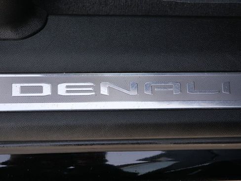 Used 2024 GMC Yukon Denali w/ Denali Reserve Package image 17