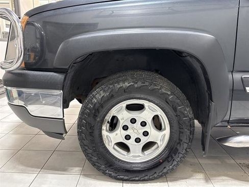 Used 2005 Chevrolet Avalanche LS image 7