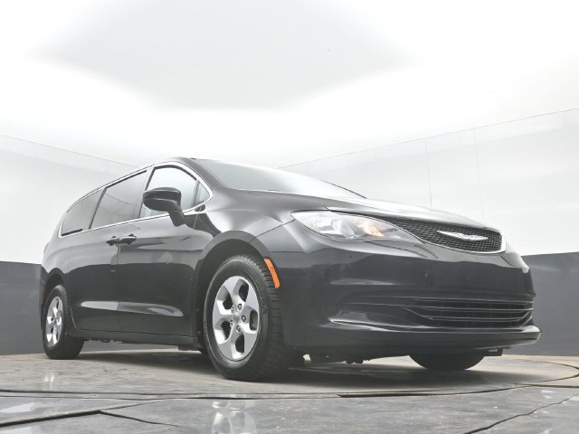 Used 2017 Chrysler Pacifica LX w/ Tire & Wheel Group FWD image 41