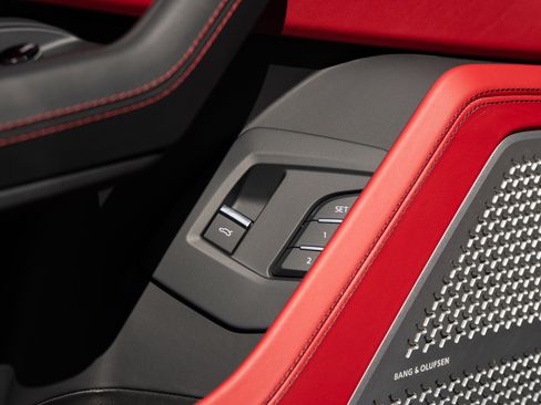 Used 2022 Lamborghini Urus image 31