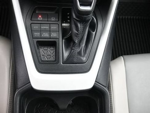 Used 2019 Toyota RAV4 XLE Premium w/ Cold Weather Package AWD/4WD image 18