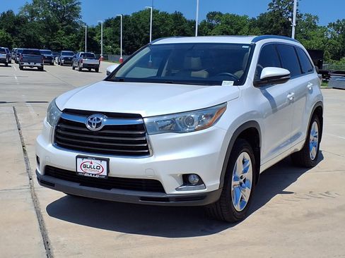 Used 2016 Toyota Highlander Limited FWD image 3