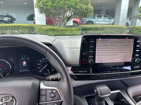 Used 2021 Toyota Sienna XSE FWD image 9