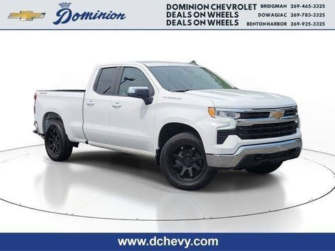 Used 2022 Chevrolet Silverado 1500 LT AWD/4WD image 1