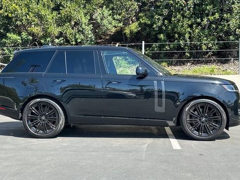 Certified 2023 Land Rover Range Rover SE image 6