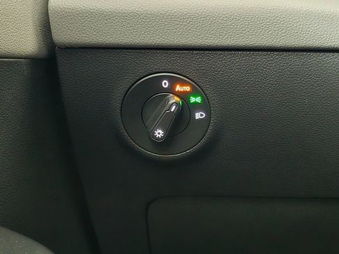 Used 2023 Volkswagen Taos SE w/ Black Wheel Package image 31