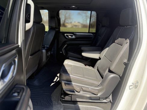 Used 2022 Chevrolet Suburban RST w/ Sport Performance Package image 8