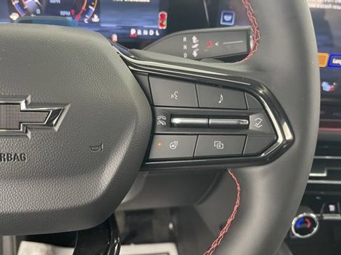 Used 2025 Chevrolet Traverse RS image 38