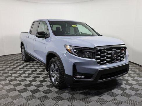 Used 2025 Honda Ridgeline TrailSport image 3