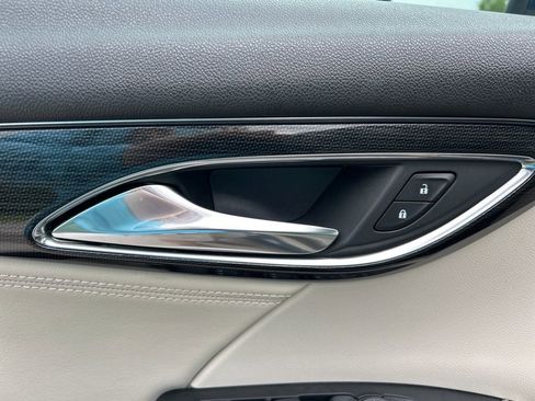 Used 2023 Buick Envision Preferred image 12