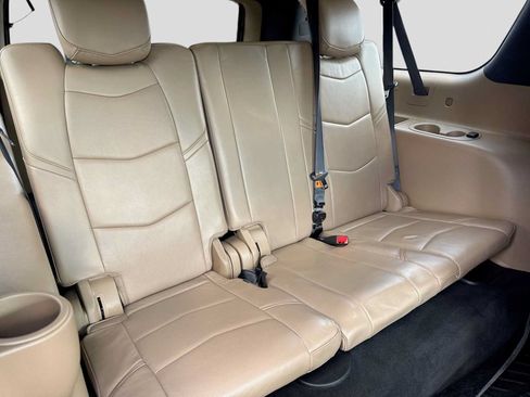 Used 2018 Cadillac Escalade ESV Platinum AWD/4WD image 21