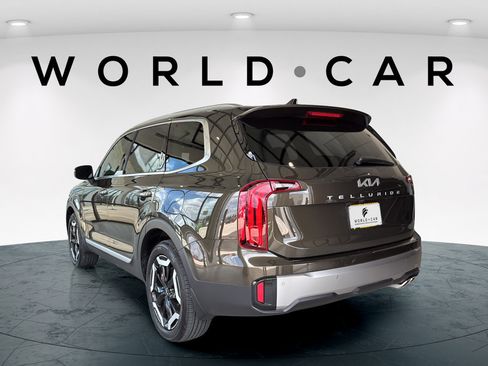 Certified 2025 Kia Telluride S FWD image 13