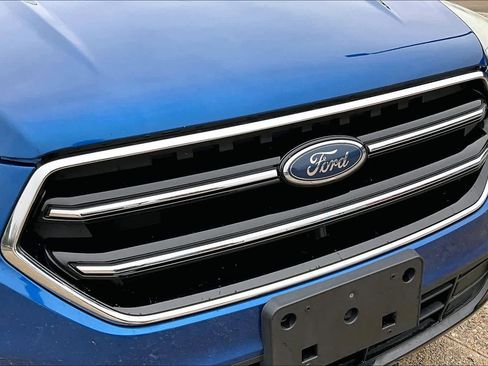 Used 2017 Ford Escape SE w/ SE Sport Appearance Package image 29