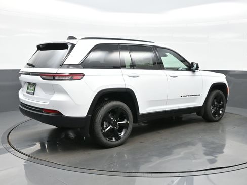 New 2025 Jeep Grand Cherokee Altitude AWD/4WD image 6