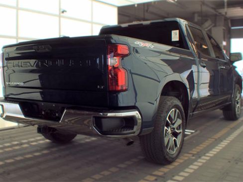Used 2023 Chevrolet Silverado 1500 LT AWD/4WD image 5