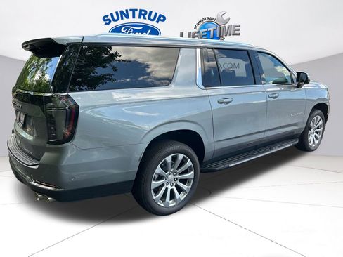 Used 2025 Chevrolet Suburban Premier RWD image 6