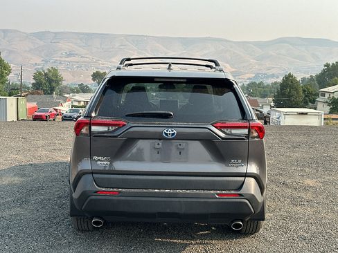 Certified 2021 Toyota RAV4 XLE w/ Convenience Package AWD/4WD image 9