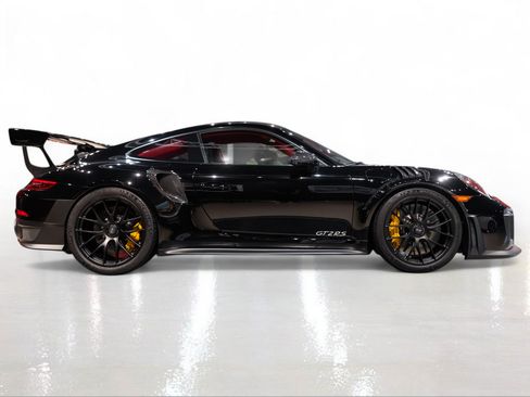 Used 2018 Porsche 911 GT2 RS RWD image 9