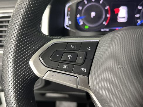 Used 2022 Volkswagen Atlas Cross Sport SEL R-Line image 39