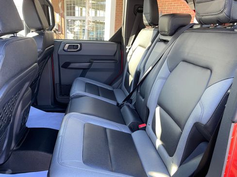 Used 2024 Ford Bronco Black Diamond image 12
