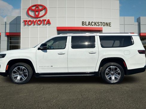 Used 2024 Jeep Wagoneer L Series II w/ Flexible Seating Group image 6