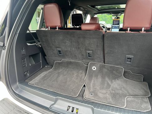 Used 2024 Ford Expedition Limited AWD/4WD image 12