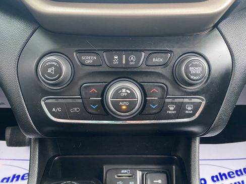 Used 2018 Jeep Cherokee Limited image 16