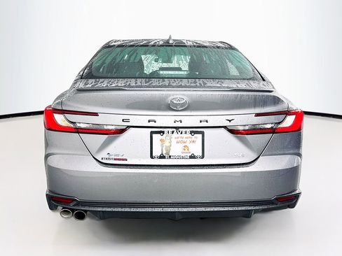Used 2025 Toyota Camry SE image 8
