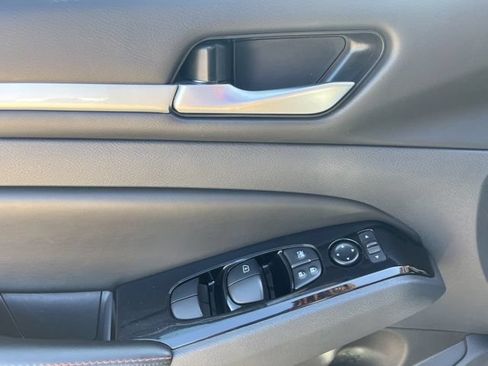 Used 2025 Nissan Altima 2.5 SR FWD image 8