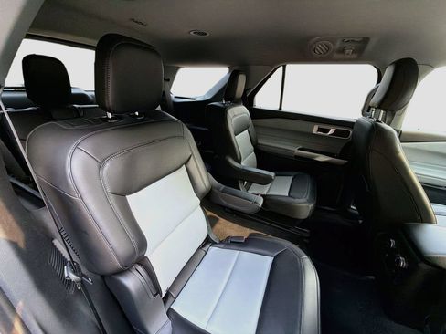 Used 2024 Ford Explorer XLT w/ Equipment Group 202A AWD/4WD image 29