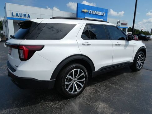 Used 2025 Ford Explorer ST-Line AWD/4WD image 5