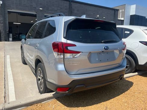 Used 2023 Subaru Forester Premium AWD/4WD image 4
