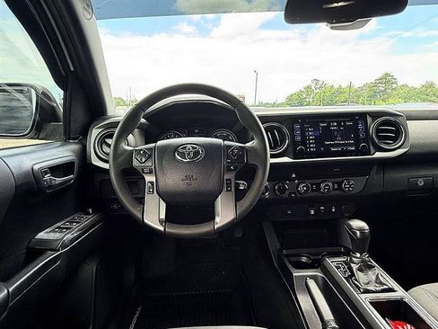 Used 2019 Toyota Tacoma TRD Off-Road AWD/4WD image 27